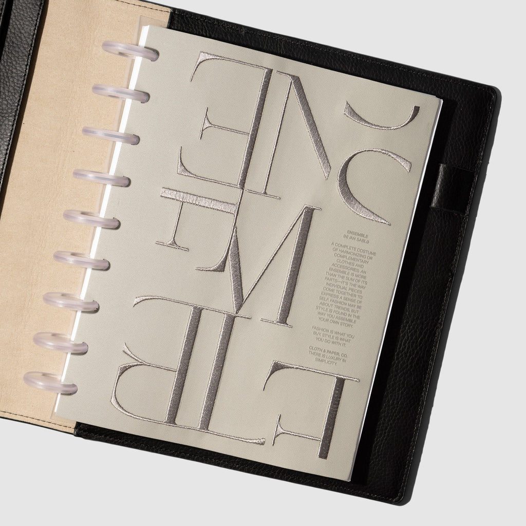 Dashboard displayed in a black leather planner on a neutral background. Size shown is HP Classic.